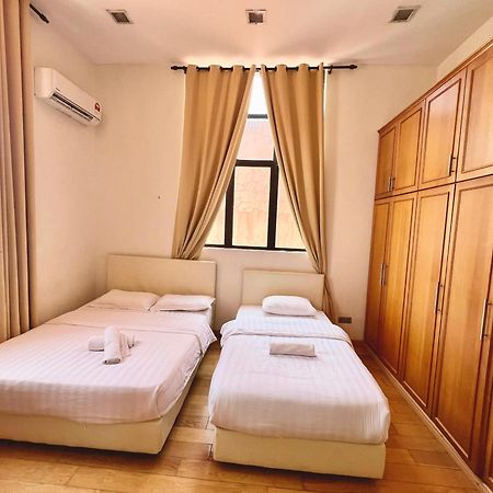 Penthouse Marina Court Vacation Home 4 Bedrooms Kota Kinabalu 14Pax エクステリア 写真