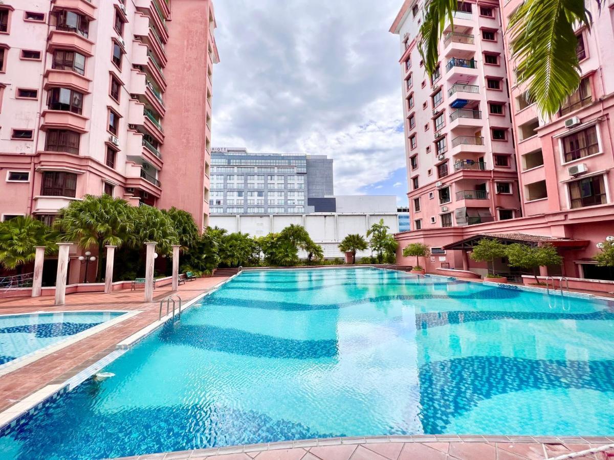 Penthouse Marina Court Vacation Home 4 Bedrooms Kota Kinabalu 14Pax エクステリア 写真